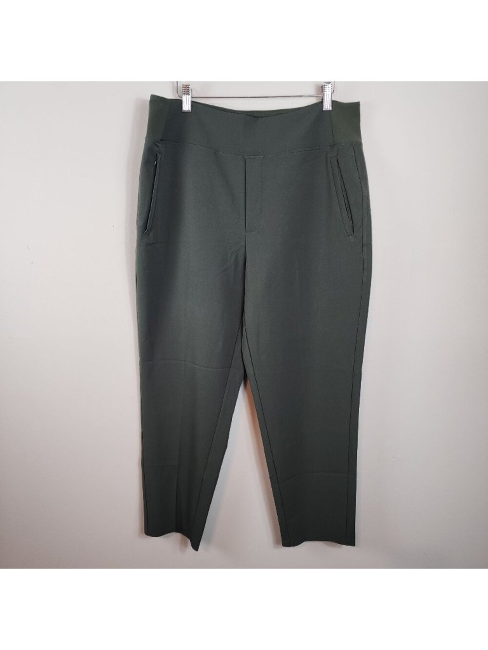 Athleta pants sz 14 women Green pull on pockets